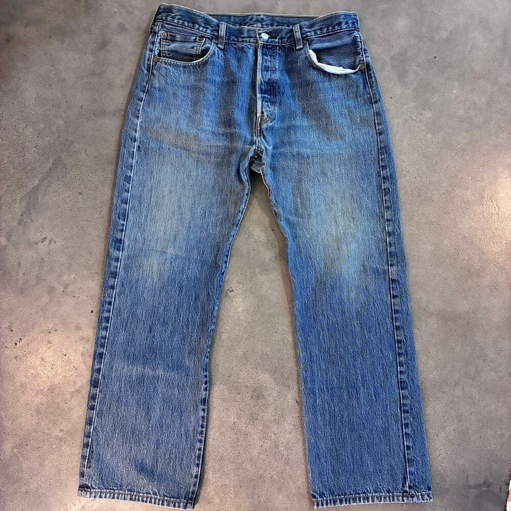 Levis Strauss Co Classic 501 Button fly blue denim jeans 36 by 30 pants Y2k